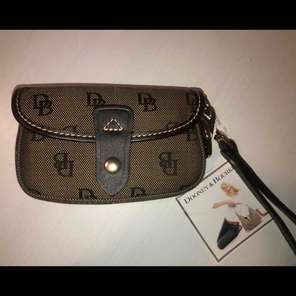 DOONEY & BURKE WRISTLET - BRAND NEW